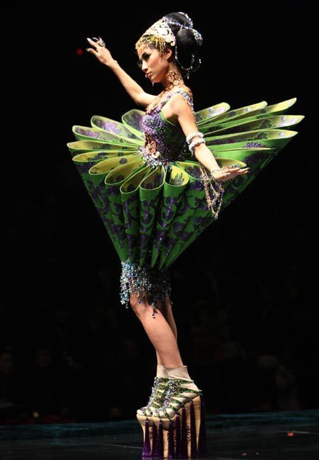 世界著名服裝設計師及其標志性作品